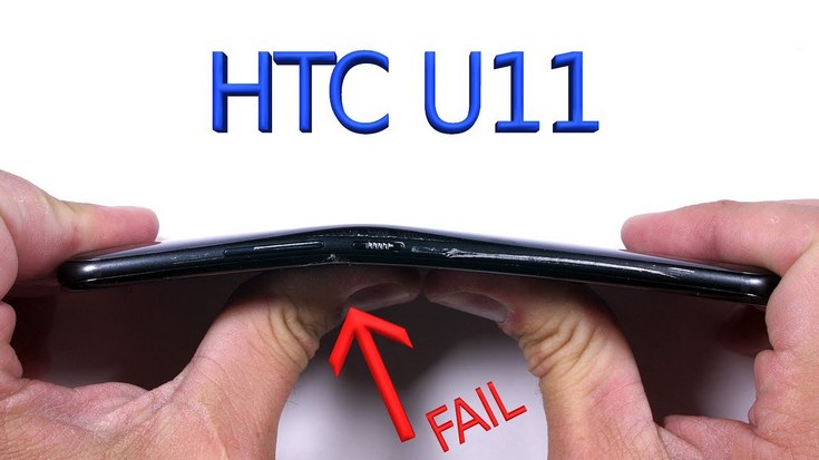 HTC U11 достаточно легко согнуть