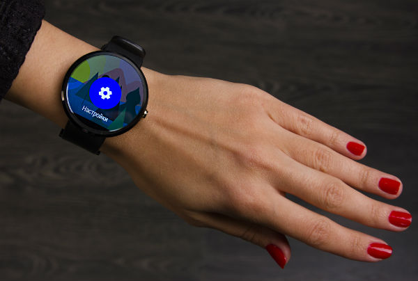 Умные часы Motorola Moto 360 получили обновление Android Wear 5.0.1