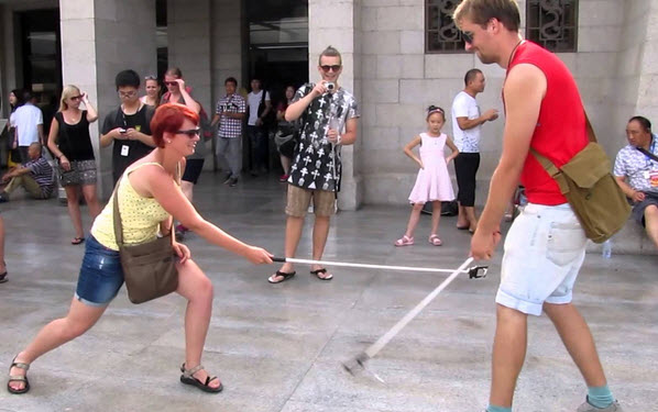 Селфи-палки, как эффективное оружие самообороны. В Москве открывают необычные курсы