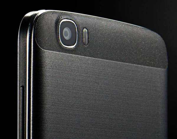 Смартфон Doogee T6 отличается дизайном боковой панели и аккумуляторной батареей емкостью 6250 мА·ч