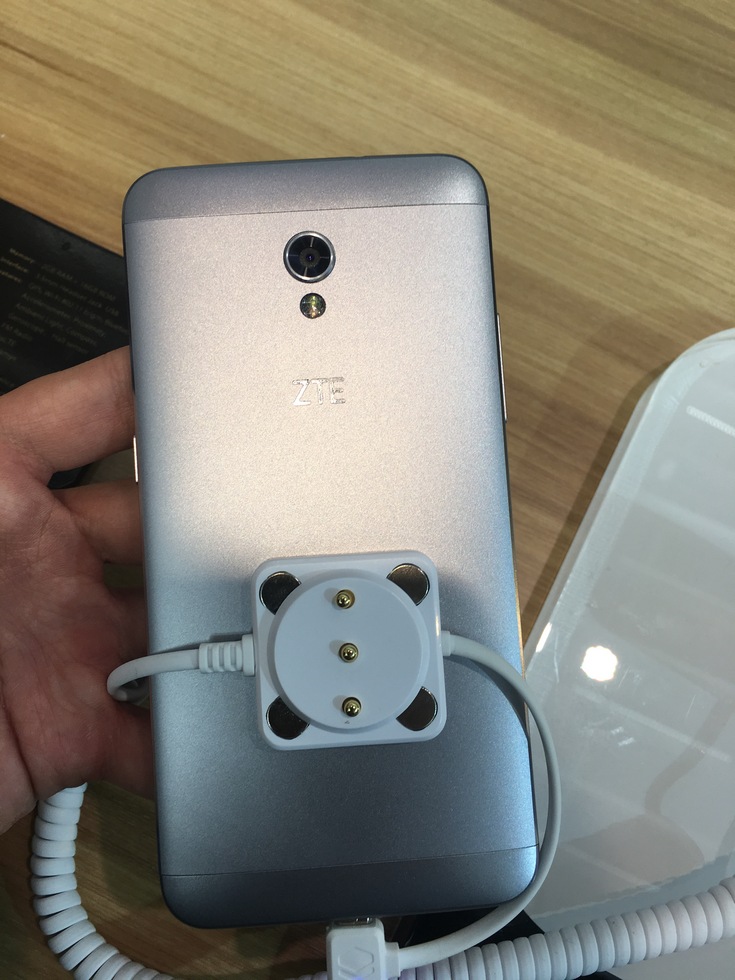 Анонсированы цельнометаллические смартфоны ZTE Blade V7 и Blade V7 Lite (фото с выставки)