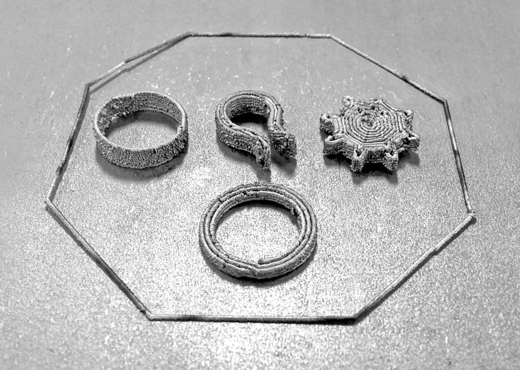 В одном изделии можно комбинировать несколько металлов 