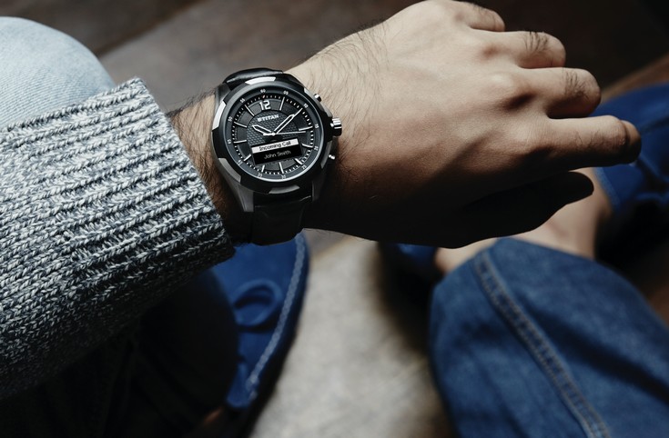 Часы Titan Juxt стоят $250