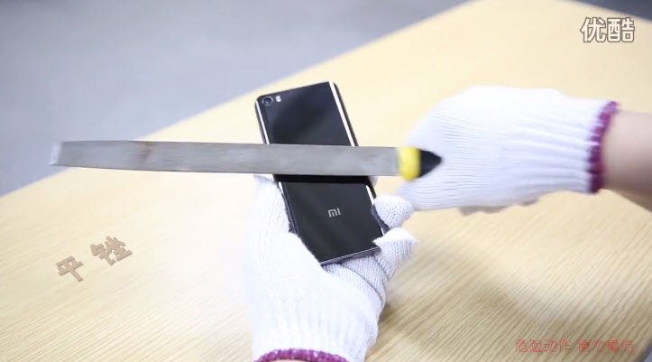 Смартфон Xiaomi Mi 5 Pro с керамическим покрытием выдержал серию испытаний