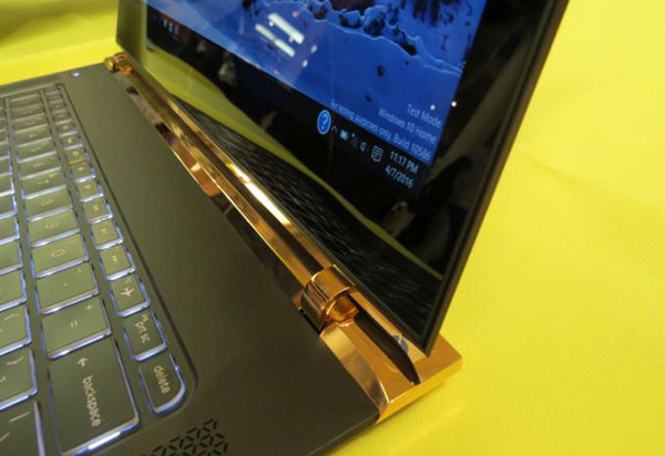 HP Spectre: петля экрана