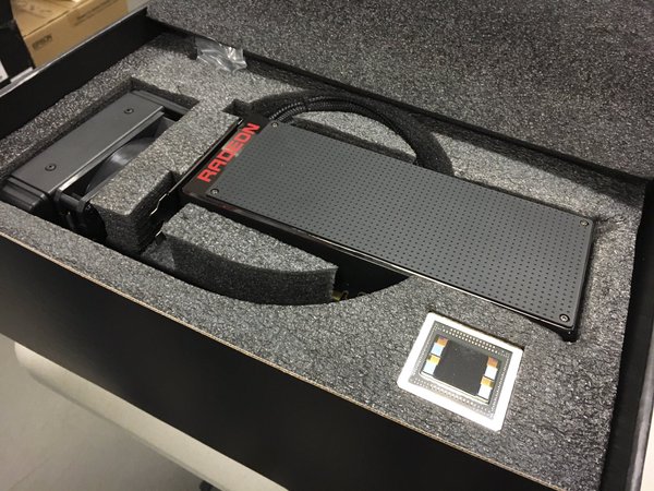 AMD кладёт в коробку с видеокартой Radeon Pro Duo лишний GPU Fiji 