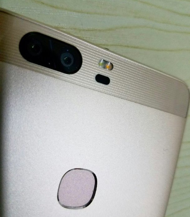 Опубликованы фотографии смартфона Huawei Honor V8 