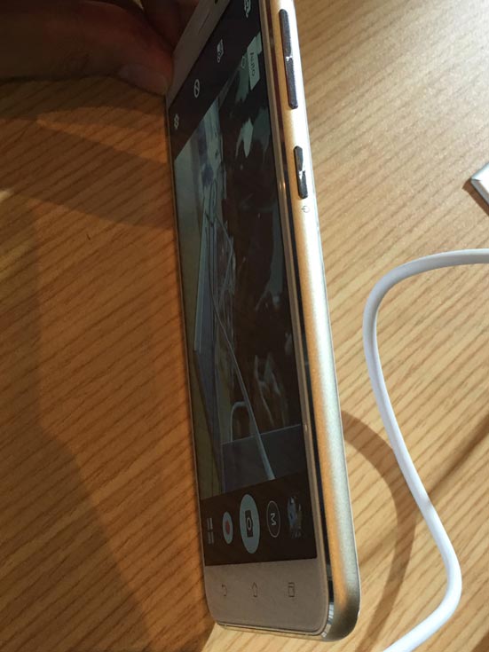 смартфон Asus ZenFone 3