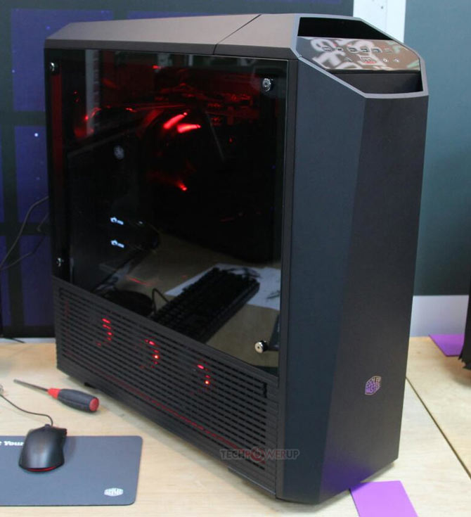 В корпусе MasterCase Maker 7 достаточно места для трех независимых систем жидкостного охлаждения