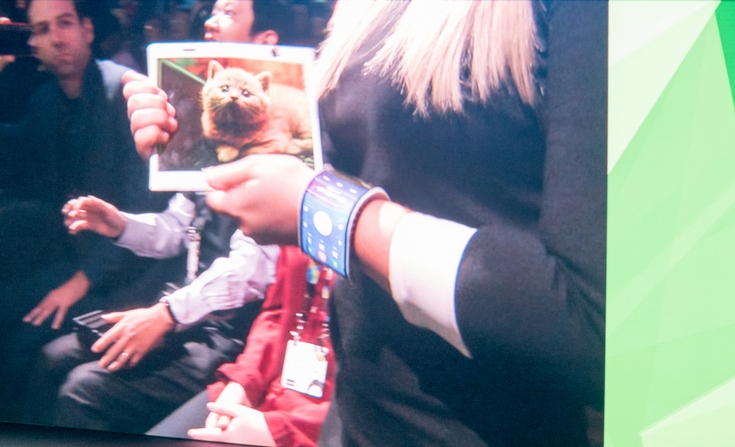 Lenovo работает над гибкими смартфонами и планшетами