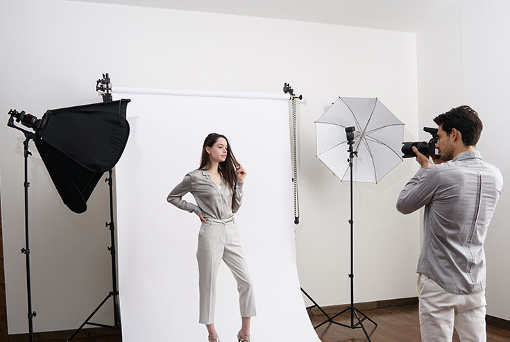 В состав системы, представленной Sony, входит передатчик FA-WRC1M и приемник FA-WRR1