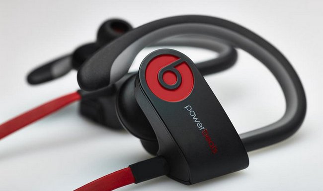 В июне 2016 года в США беспроводные наушники впервые обошли по продажам проводные