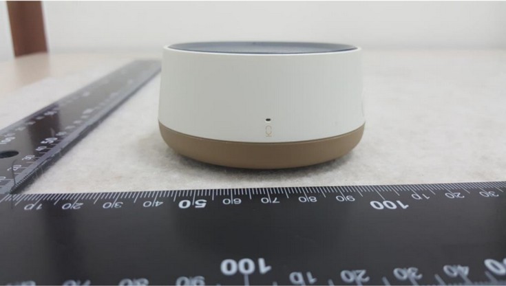 Акустическая система Samsung Scoop располагает микрофоном