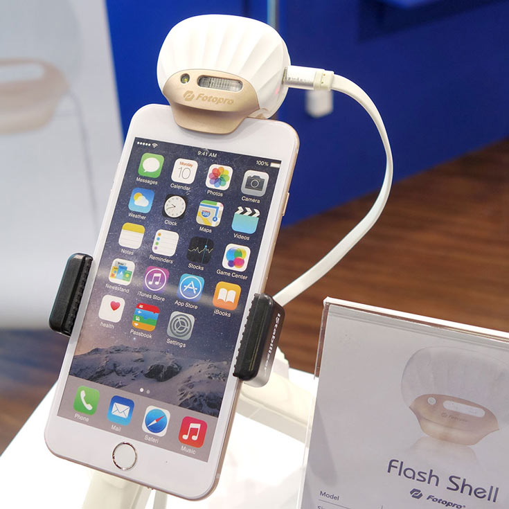 Без подзарядки аккумулятора вспышка Fotopro FS-X1 может сработать примерно 130 раз