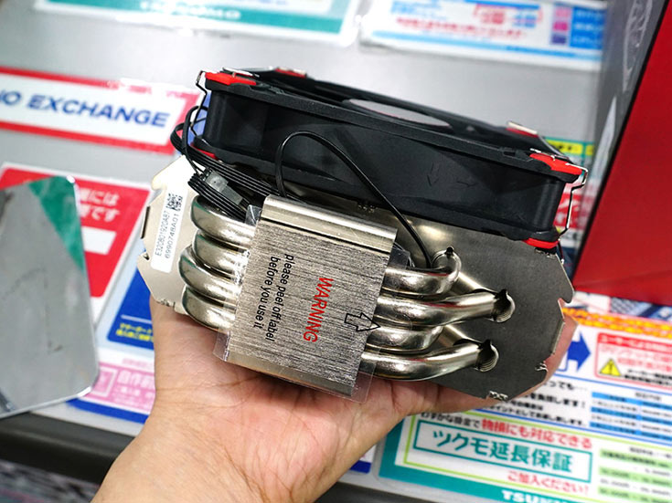 Через теплоотводящее основание MSI Core Frozr L пропущены четыре медные тепловые трубки диаметром 8 мм