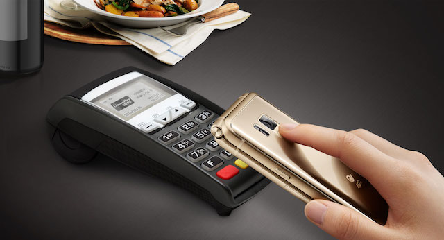 Смартфон Samsung SM-W2017 получил два экрана Super AMOLED