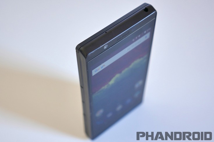 Смартфон Google Project Ara позирует на множестве фотографий