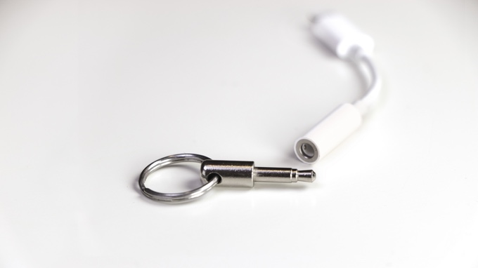 Брелок для ключей Dongle Dangler позволит владельцам iPhone 7 не терять переходник для наушников с разъемом 3,5 мм