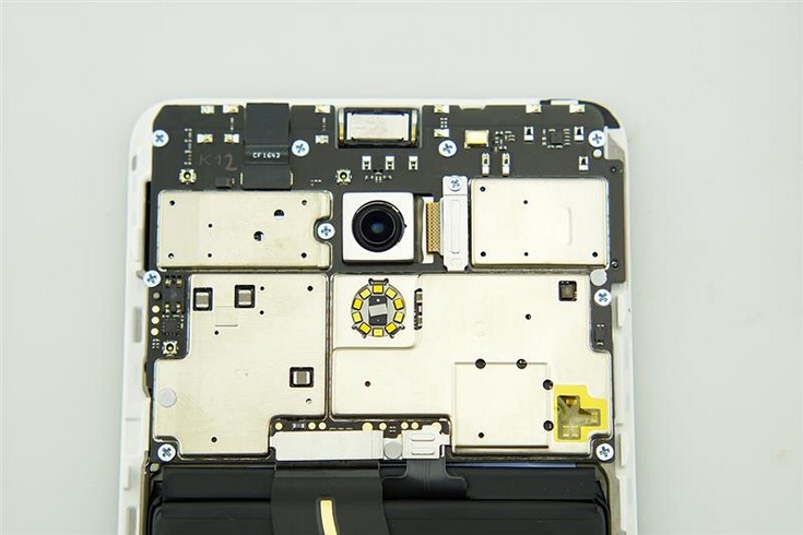 Разобрать смартфон Meizu Pro 6 Plus оказалось достаточно просто