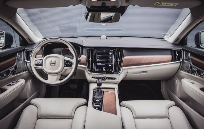 Главный дизайнер интерьера автомобилей Volvo перешел в Tesla