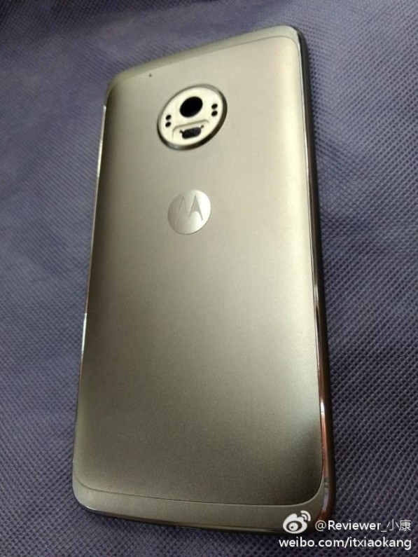 Moto G5 Plus на фото