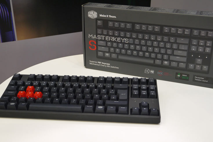 Завершают рассказ о павильоне CoolerMaster снимки клавиатуры Mastrekeys S, адресованной компьютерным энтузиастам