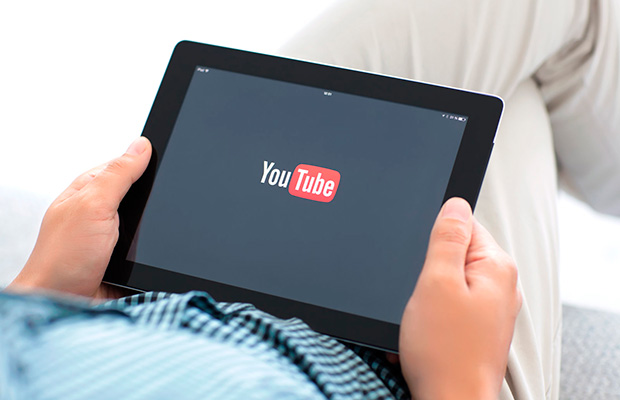 Пользователи YouTube ежедневно проводят миллиард часов за просмотром видео