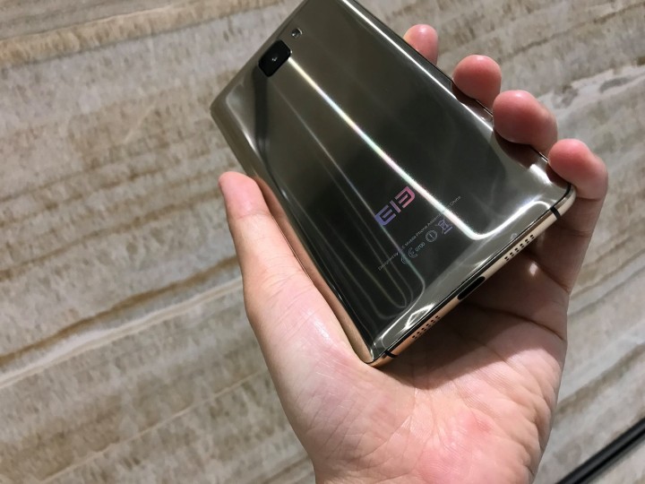 Elephone S8 на фото