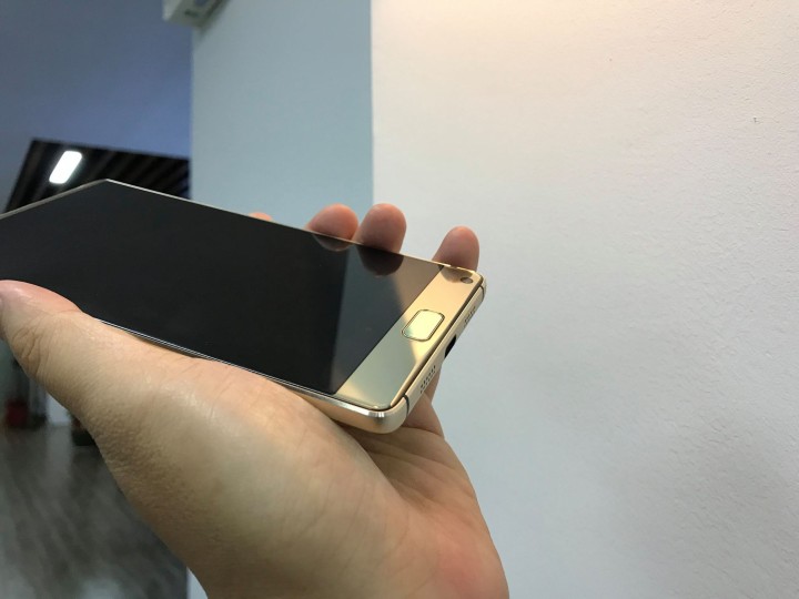 Elephone S8 на фото