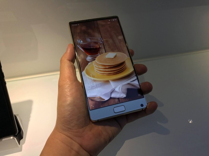 Elephone S8 на фото